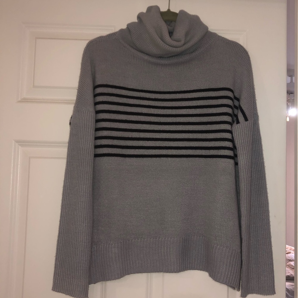 BB DAKOTA TURTLENECK SWEATER